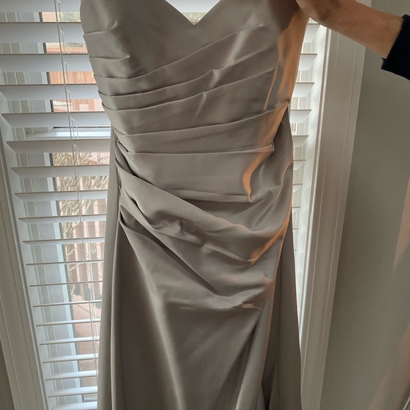 Gown - Picture 2 of 6